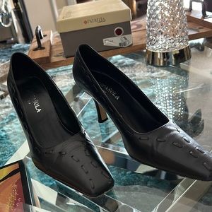 Black genuine leather pumps